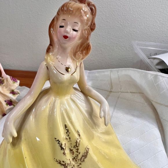 Vintage Josef Originals DAY OF WINE and Roses Music Box Figurine, - Picture 9 of 10